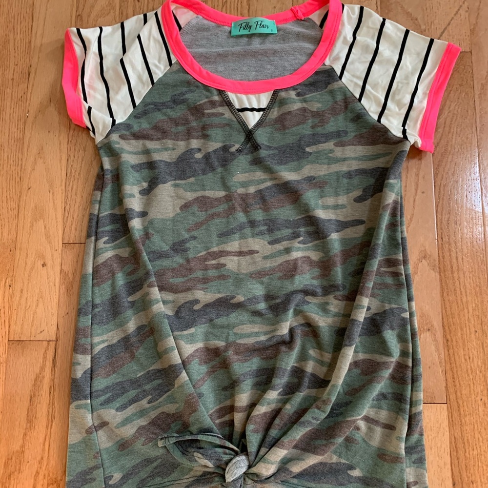 Short sleeve camo shirt.